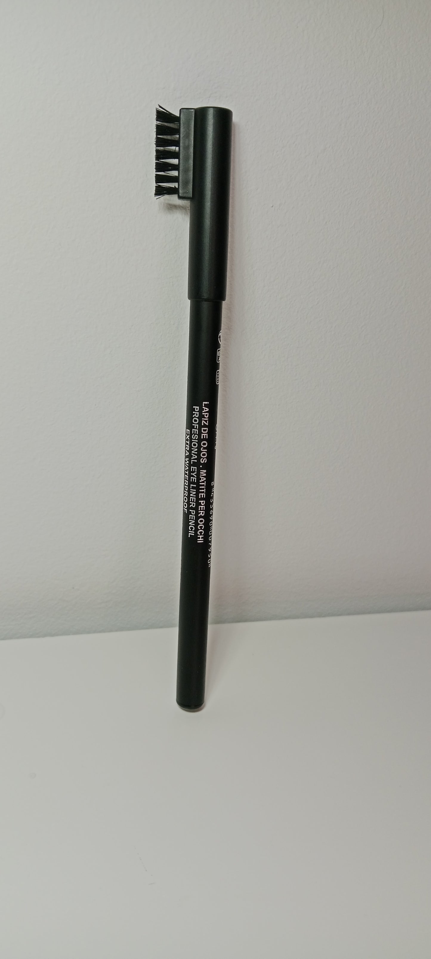 🖤 Lápiz de ojos negro profesional waterproof con cepillo