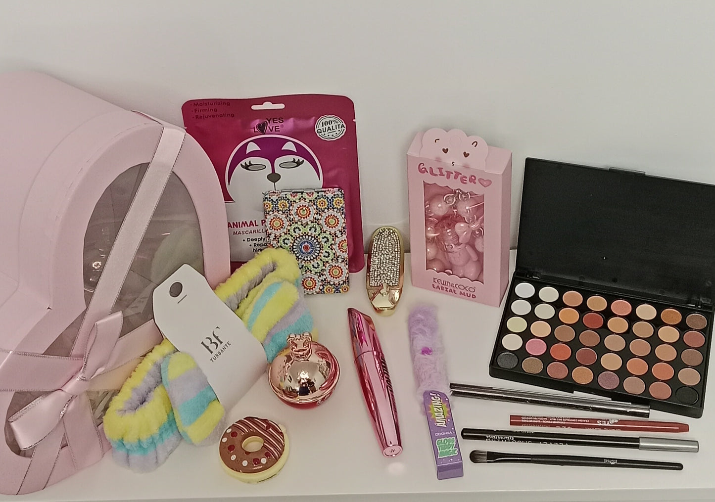 💝✨ Caja de regalo corazón con 11 productos – ¡Tu rutina de belleza completa! 🌸💋