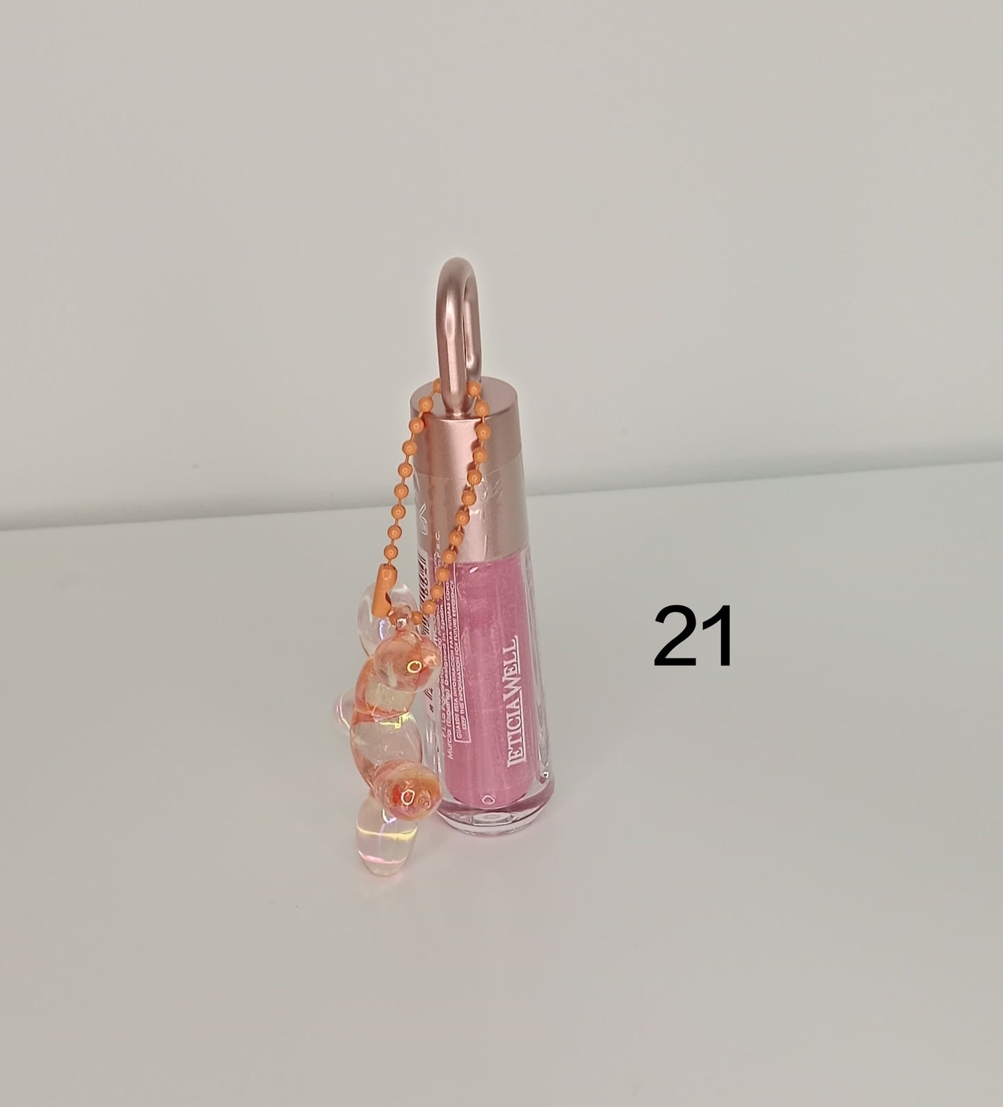 ✨ Gloss labial iridiscente Leticia Well – Brillo mágico & acabado holográfico 💎