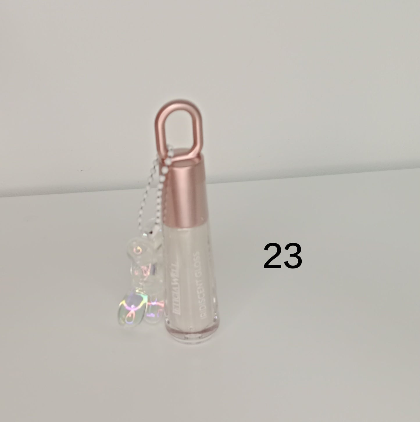 ✨ Gloss labial iridiscente Leticia Well – Brillo mágico & acabado holográfico 💎