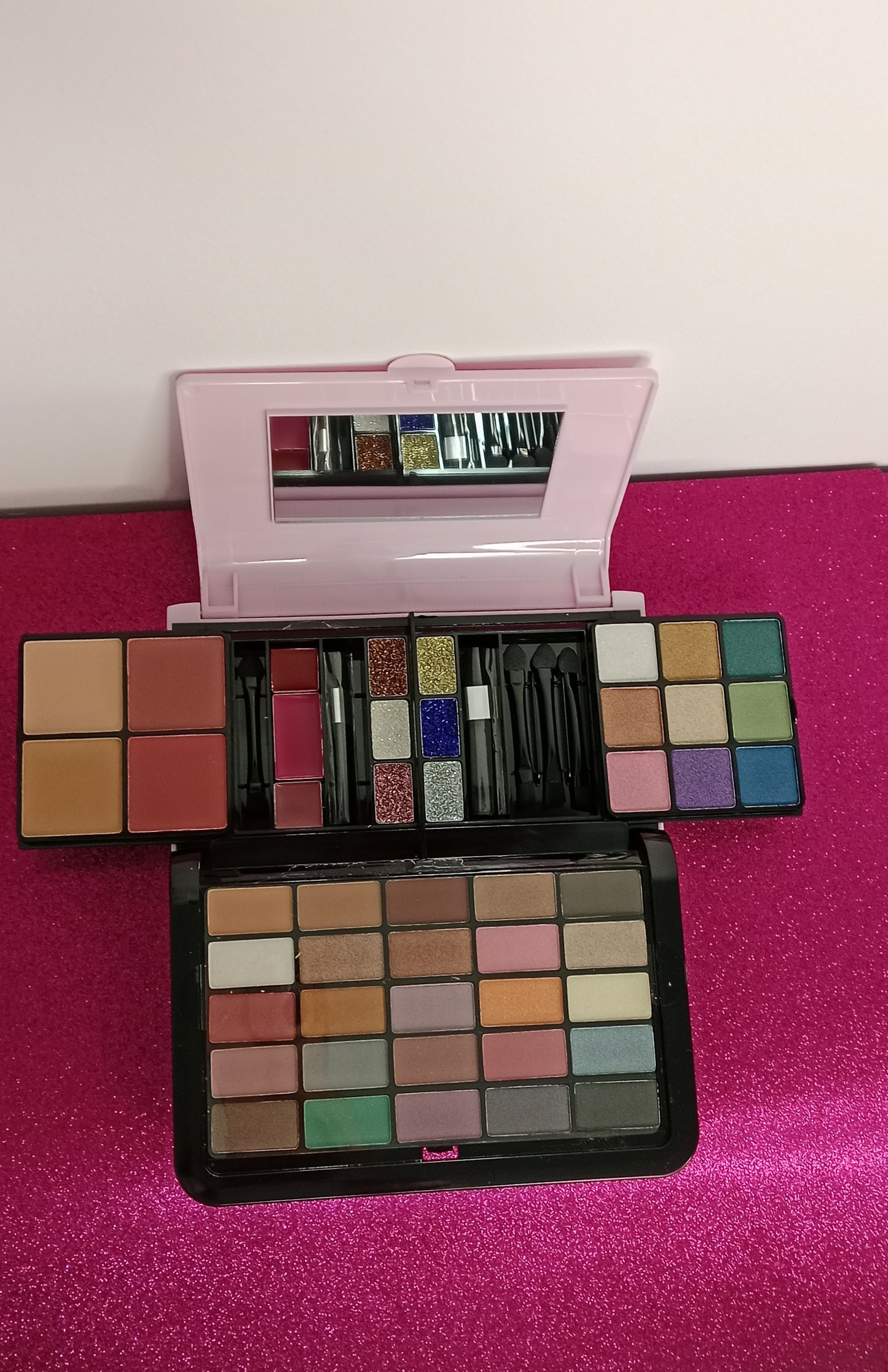 💖✨ Maletín de maquillaje “Love Chic” – Set completo ✨💖