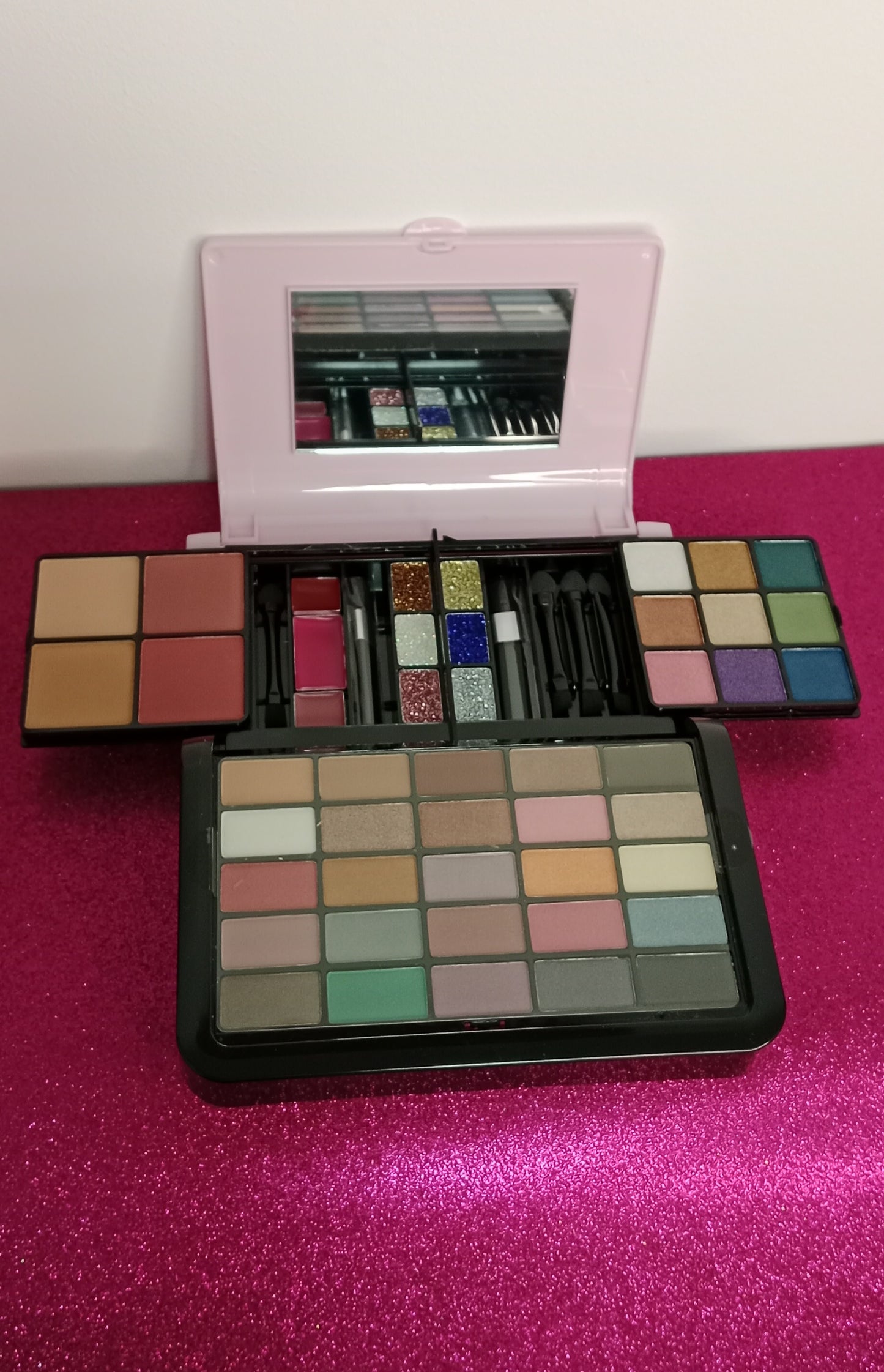 💖✨ Maletín de maquillaje “Love Chic” – Set completo ✨💖